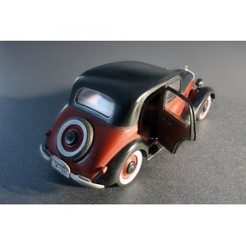 Mini Art 1:35 GERMAN PASSENGER CAR TYP 170V SALOON 4 DOORS
