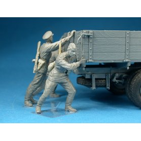 Mini Art 1:35 GAZ-AAA Model 1943 Soviet cargo truck