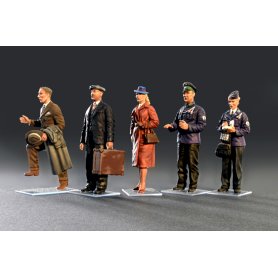 Mini Art 38007 Tram Crew with Passenger
