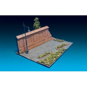 Mini Art 1:35 Diorama w/brick wall