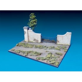 Mini Art 1:35 Diorama w/park wall