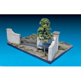 Mini Art 1:35 Diorama w/park wall