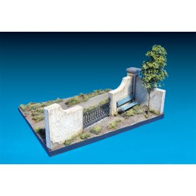Mini Art 1:35 Diorama w/park wall