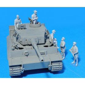 Mini Art 1:35 German paratroopers and tankers Italy 1943