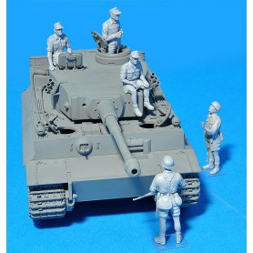Mini Art 1:35 German paratroopers and tankers Italy 1943