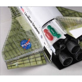 Dragon 1:144 Space Shuttle Discovery w/Solid Rocket Booster