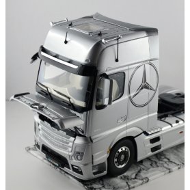 Italeri 1:24 Mercedes Benz Actros MP Gigaspace