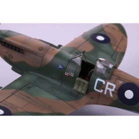 Eduard 1:72 Spitfire Mk.VIII Aussie Eight Dual Combo