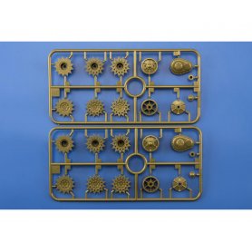 Eduard 1:35 M4A1 Sherman Profipack