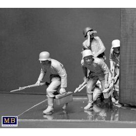 MB 1:35 German infantry WWII early period