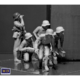 MB 1:35 German infantry WWII early period