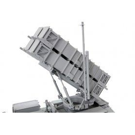 Dragon Black Label 1:35 MIM-104B Patriot Surface-To-Air Missile SAM System PAC-1 w/M983 HEMTT 