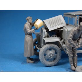 Mini Art 1:35 Red Army drivers