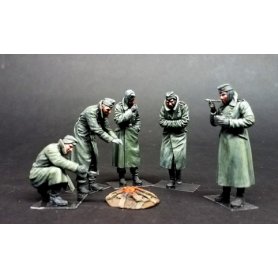 Mini Art 35218 German Soldiers ( Winter 1941 -42 )