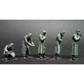 Mini Art 35218 German Soldiers ( Winter 1941 -42 )