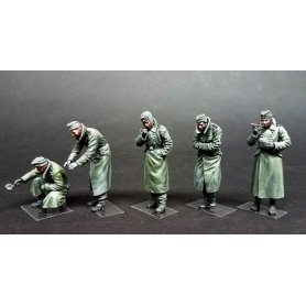 Mini Art 35218 German Soldiers ( Winter 1941 -42 )
