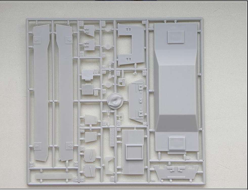 thumbnail image 2 of Unimodel 259 1/72 Scale WWII German Tank Carrier With Pz.Kpfw.38(t) – Unpainted Kit 2 of 5