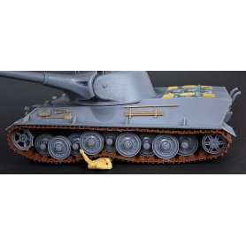 Amusing 1:35 Pz.Kpfw. VII Lowe