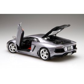 Aoshima 1:24 Lamborghinu Aventador LP700-4 z silnikiem
