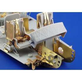 UH-1C interior ACADEMY/MRC/ITALERI