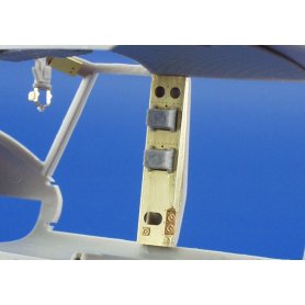 UH-1C interior ACADEMY/MRC/ITALERI