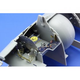 Eduard 1:32 A-1D interior S. A. TRUMPETER