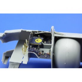 Eduard 1:32 A-1D interior S. A. TRUMPETER