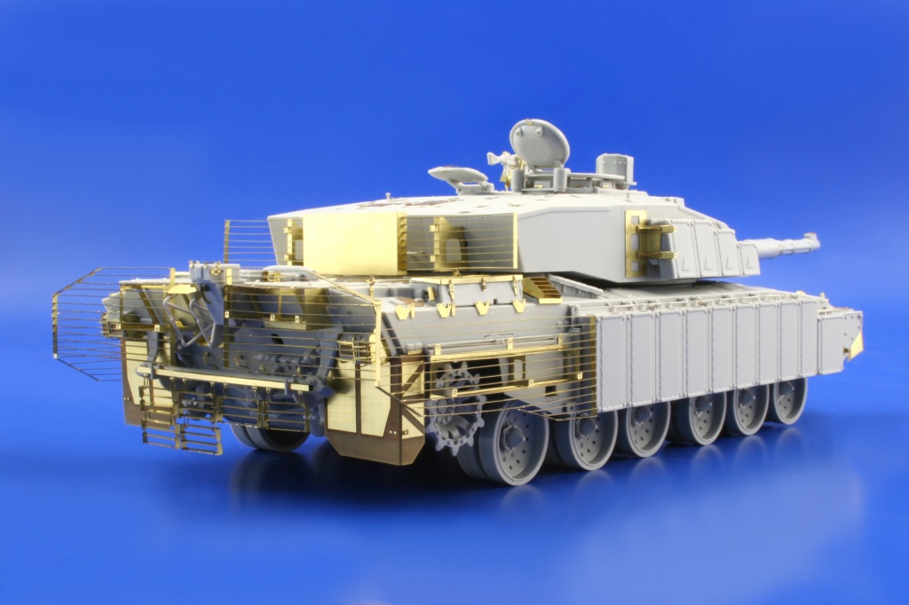 Armorama :: Trumpeter 1:35 Challenger 2 Enhanced Armour Review
