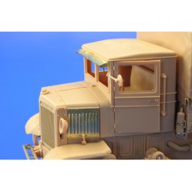 Eduard 1:35 Voroshilovets Tractor dla Trumpeter