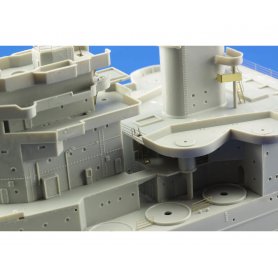 Eduard 1:350 HMS Queen Elizabeth 1943 pt 1 railing and ladders dla Trumpeter 05324