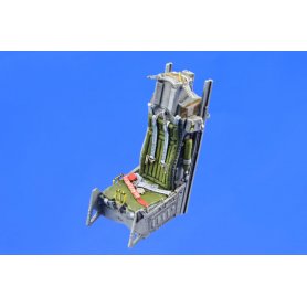 Eduard 1:48 F-16 early seat TAMIYA