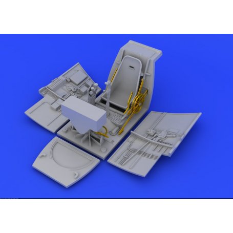 Bf 109E cockpit and radio compartment EDUARD