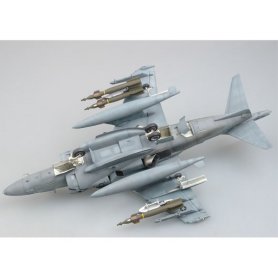 Trumpeter 1:32 AV-8B Night Attack Harrier II