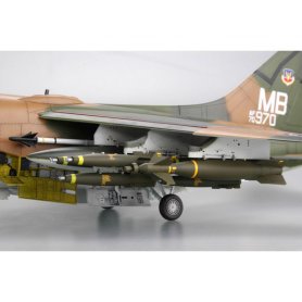 Trumpeter 1:32 USAF A-7D CorsairR II