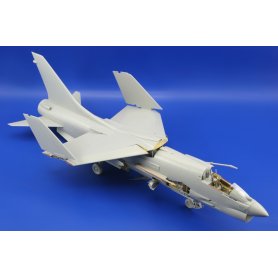 Eduard BIG 1:32 F-8E French Navy dla Trumpeter