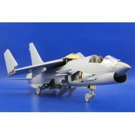 Eduard BIG 1:32 F-8E French Navy dla Trumpeter