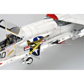 Trumpeter 1:32 F-8J Crusader