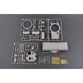 Trumpeter 1:35 T-62 model 1975 w/KMT