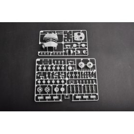 TRUMPETER 1:35 01566 SOVIET KV-1S HEAVY TANK
