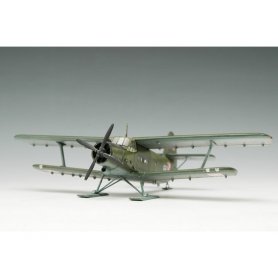 Trumpeter 1:72 Antonov An-2 Colt on skis