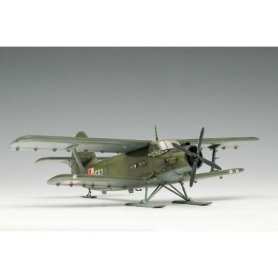 Trumpeter 1:72 Antonov An-2 Colt on skis