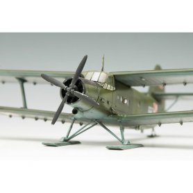 Trumpeter 1:72 Antonov An-2 Colt on skis