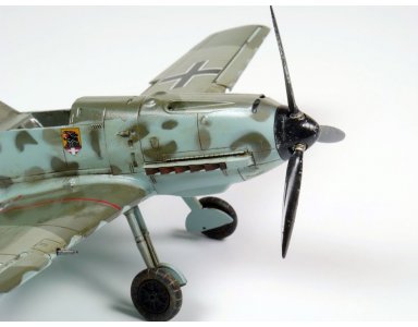 Pierwszy model część 13: Ciąg dalszy budowy Bf-109. Wstęp do weatheringu: washe, pigmenty, rdza